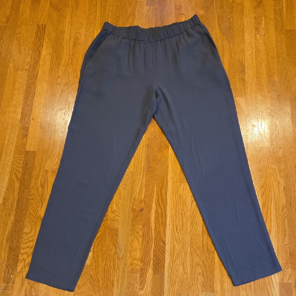 Eileen Fisher Women's Gray Tapered Slacks Medium Petite  100% Silk